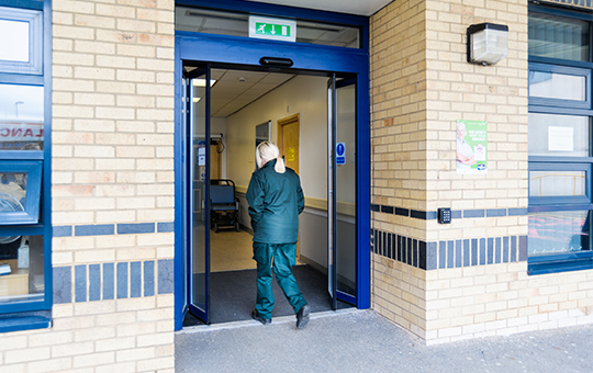 Record FTA20 automatic folding door hospital entrance